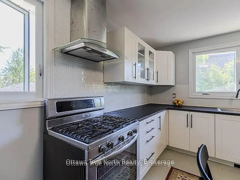 35 Tauvette St — Photo 14