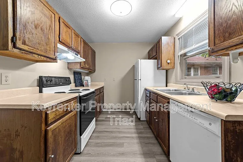 2 bed, 2.0 bath, 922 sqft, $1,000 — Photo 2