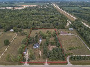 2137 Roscoe Rd, Rockton, IL 61072