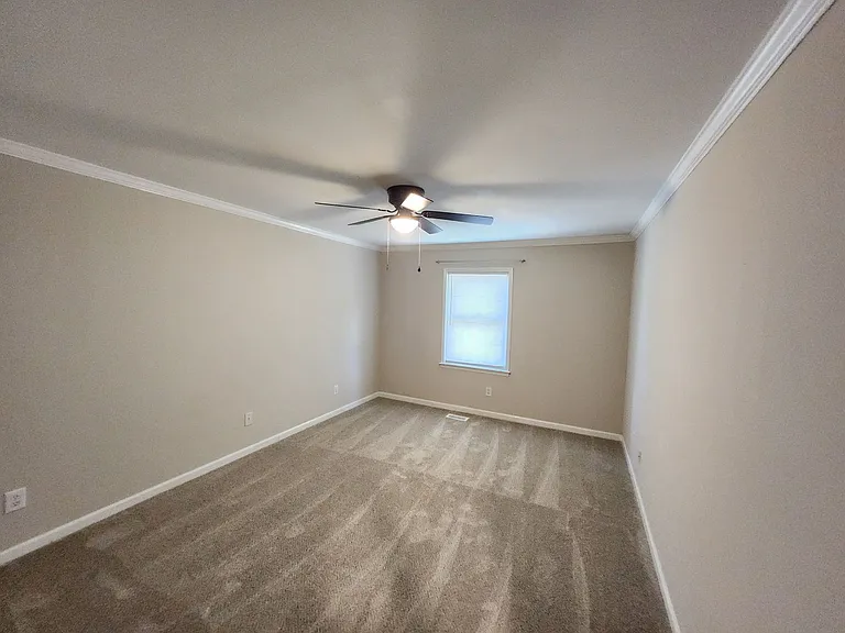 624 Crown Pointe Dr — Photo 15