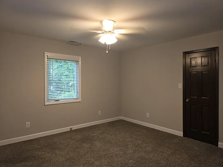 201 Thomas Dr — Photo 11