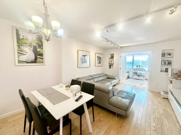 61-20 Grand Central Parkway image 1 of 13