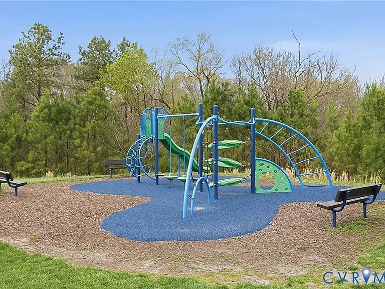 4349 Saunders Station Loop #B — Photo 27