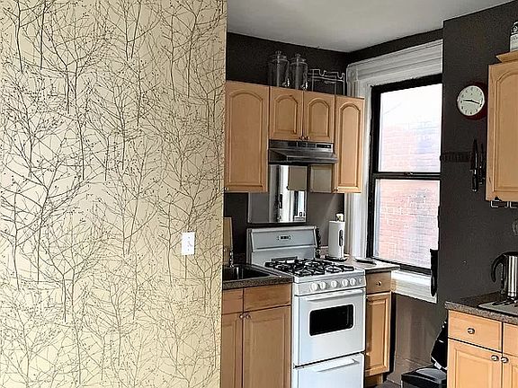 4th image of 351 W 47th St #6