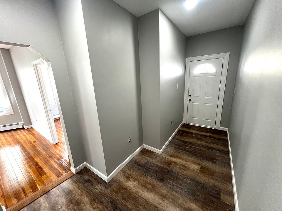 Mudroom area (front entrance)