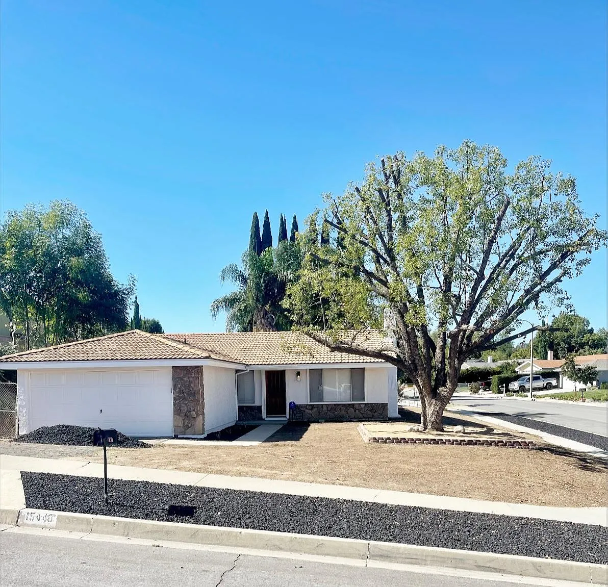 15448 Elm Ln — Photo 1