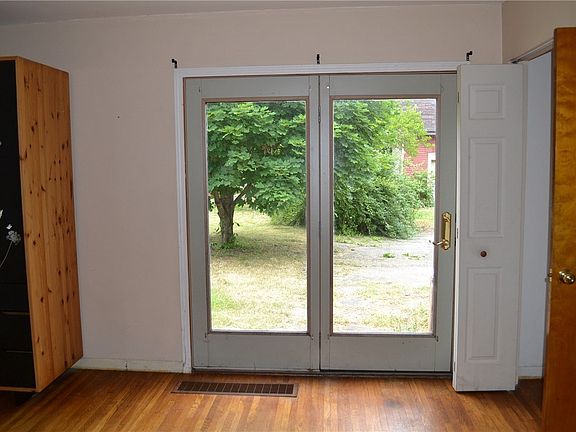 2nd image of 22 Bickford St
