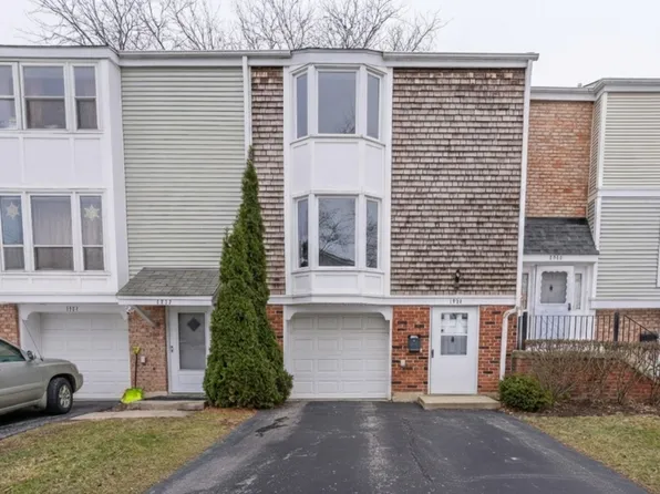 1933 Williamsburg Dr, Hoffman Estates, IL 60169