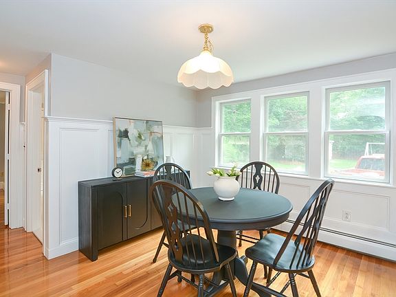 3rd image of 122 Burgess Ave