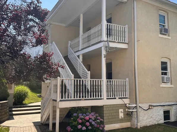 18 Berrian Pl #B, Greenwich, CT 06830