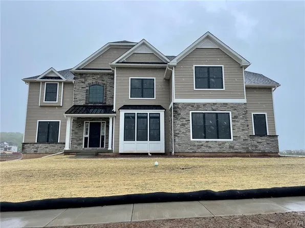 2810 Hawk Valley Ct #8, Upper Saucon Township, PA 18034