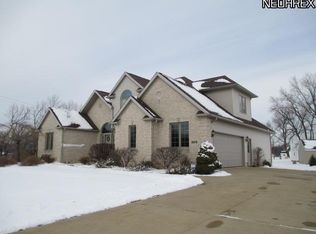 3275 Sherbrook Dr, Uniontown, OH 44685