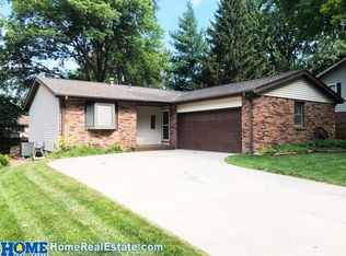 4811 Cresthaven Dr, Lincoln, NE 68516