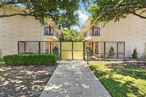 4616 W Lovers Ln Photo 1