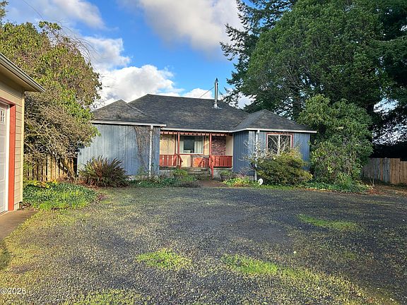 2nd image of 626 SE Acacia Ln