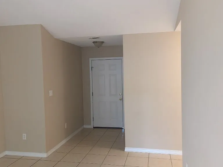 2560 Kingston Rd — Photo 2