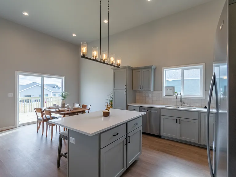 1129 Jill Dr W — Photo 2