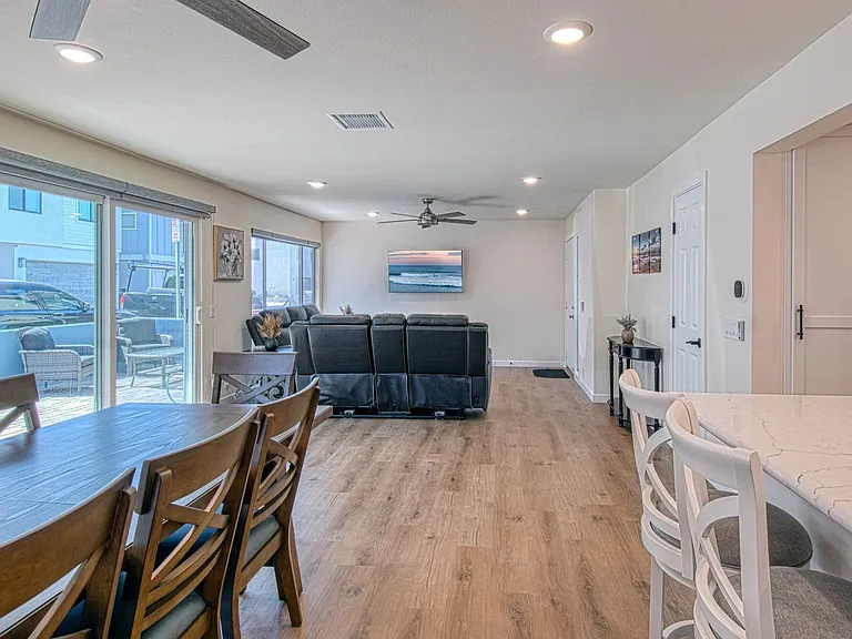 5008 Seashore Dr — Photo 8