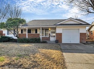 952 NW 2nd St, Moore, OK 73160