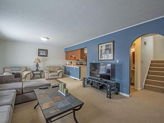 5th image of 243 Mountain Dr