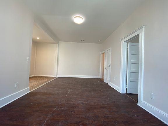 4th image of 157 Bayview Ave #2