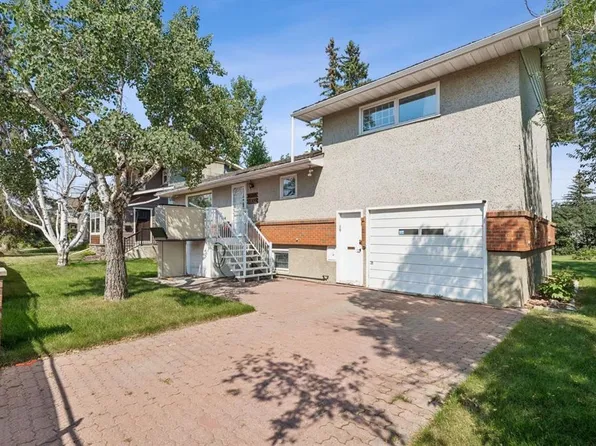 8832 S 34th Ave NW, Calgary, AB T3B 1R8