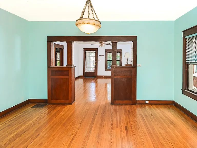 Dining room.