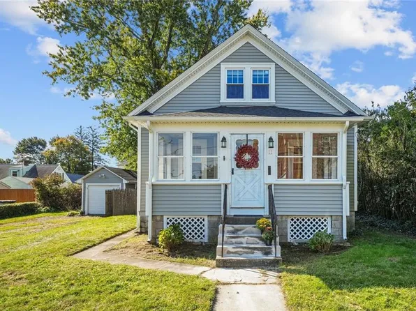 11 Mapleton St, Cranston, RI 02910