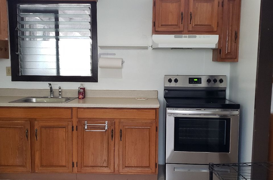 Full kitchen appliances