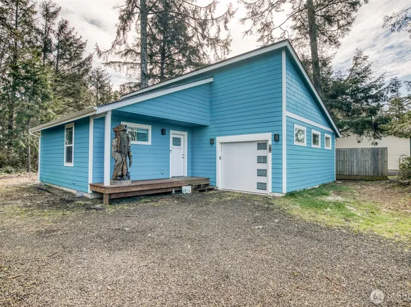 616 Sunset Avenue NE, Ocean Shores, WA 98569