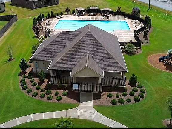 2nd image of 117 High Leaf Dr