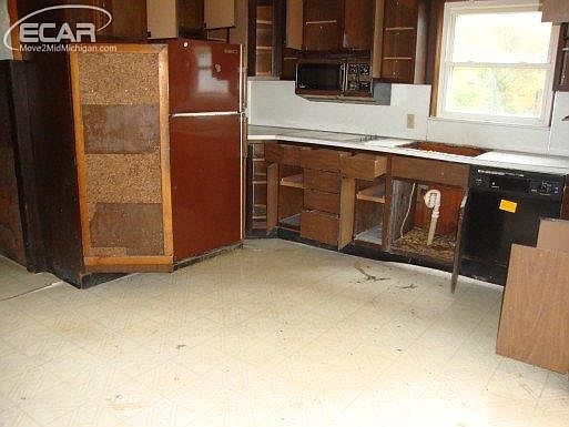 3rd image of 4347 E Court St