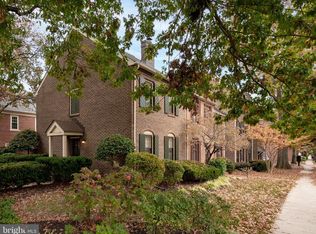 832 Bashford Ln, Alexandria, VA 22314