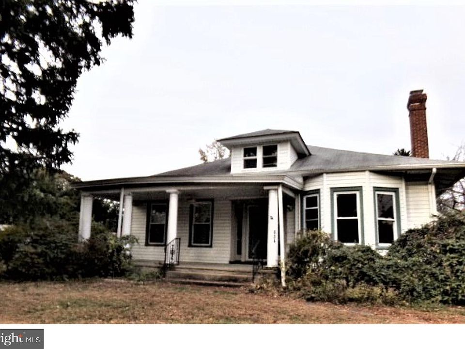 1st image of 634 Delaware St