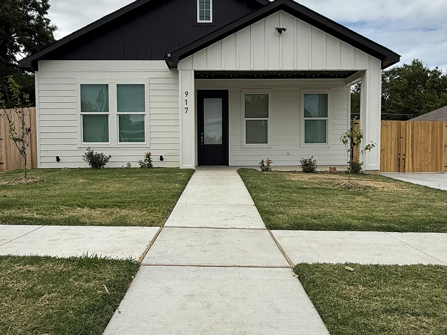 3 bed, 1760 sqft, $2,500 — Photo 2