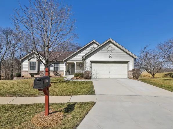 1319 Summers End Dr, Fenton, MO 63026