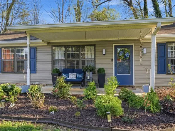 6117 Cardinal Dr, Gainesville, GA 30506