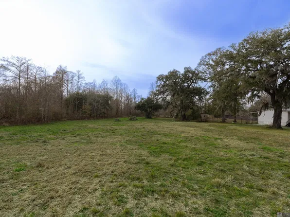 12253 Beco Rd, Saint Amant, LA 70774