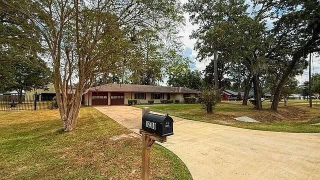 3 bed, 1.0 bath, 1741 sqft, $1,800 — Photo 1
