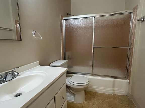 5th image of 409 N Los Robles Ave #1
