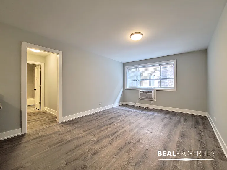 530 W Surf — Photo 22