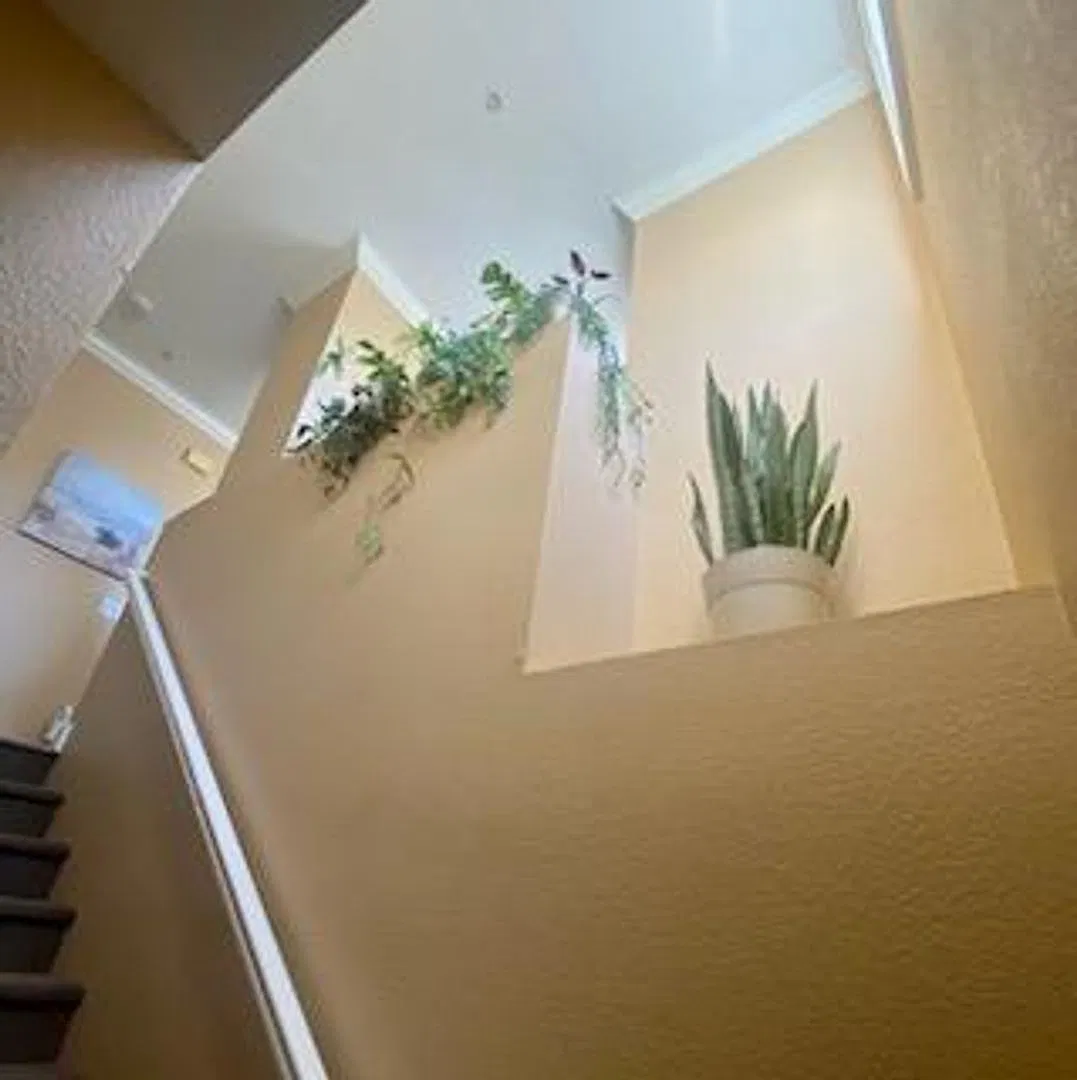 Beautiful 2 bed, 2 bath, 2-story townhouse condo located in quite, gated neighborhood in the Altu... — Photo 4