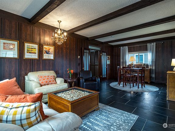 5th image of 207 Malcolm Street