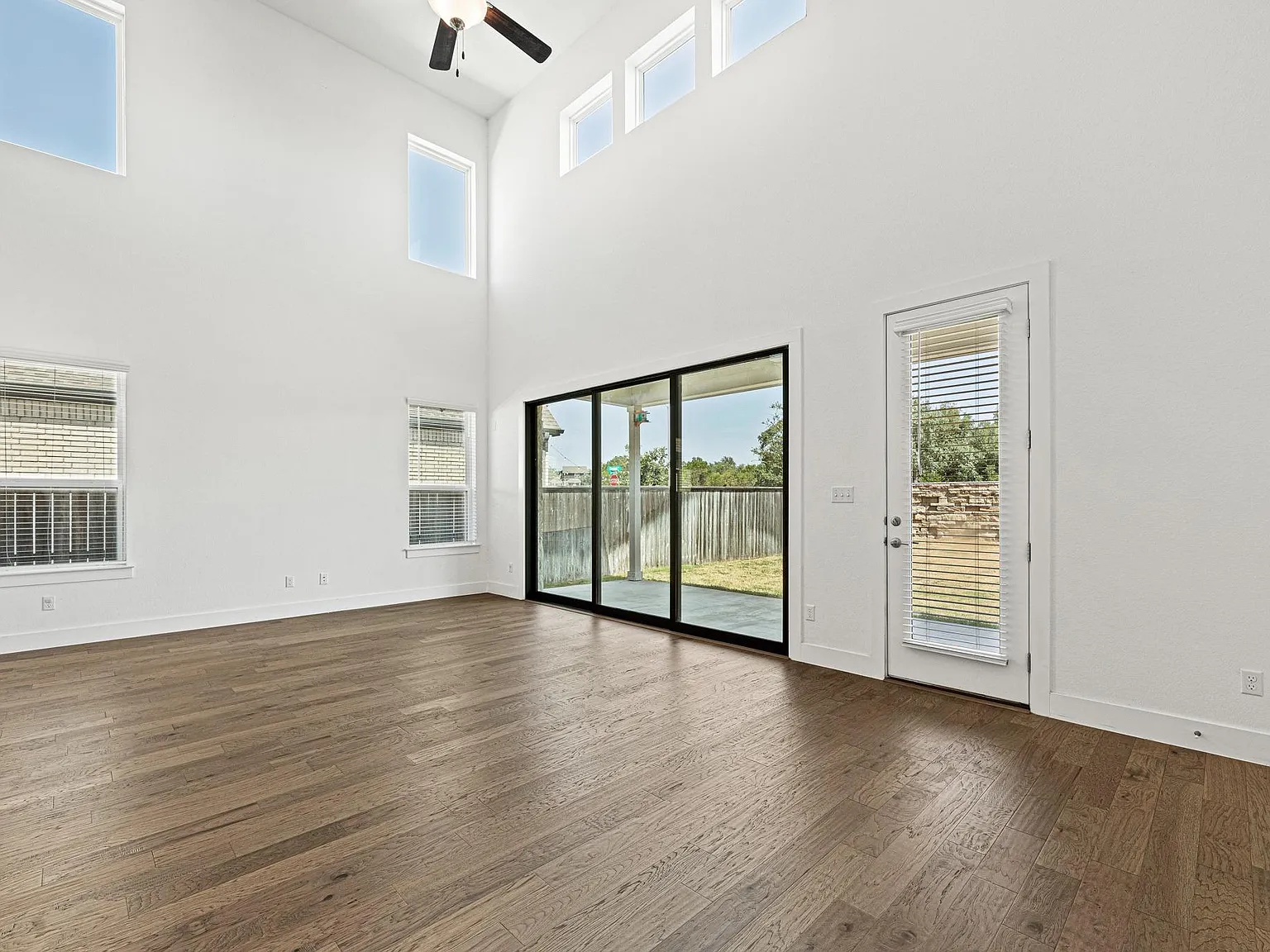 4 bed, 3.5 bath, 2986 sqft, $3,300 — Photo 3