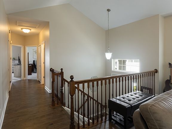 3rd image of 442 Plaza Pl