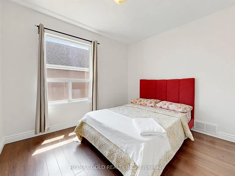 746 King St W — Photo 21