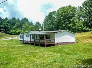 499 Trivette Cir, Sugar Grove, NC 28679