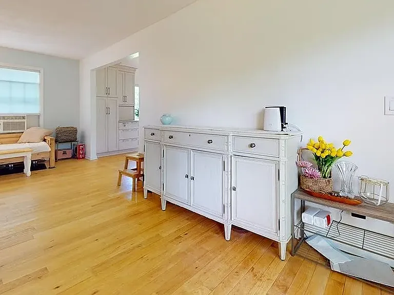 118 Simsbury Dr — Photo 3