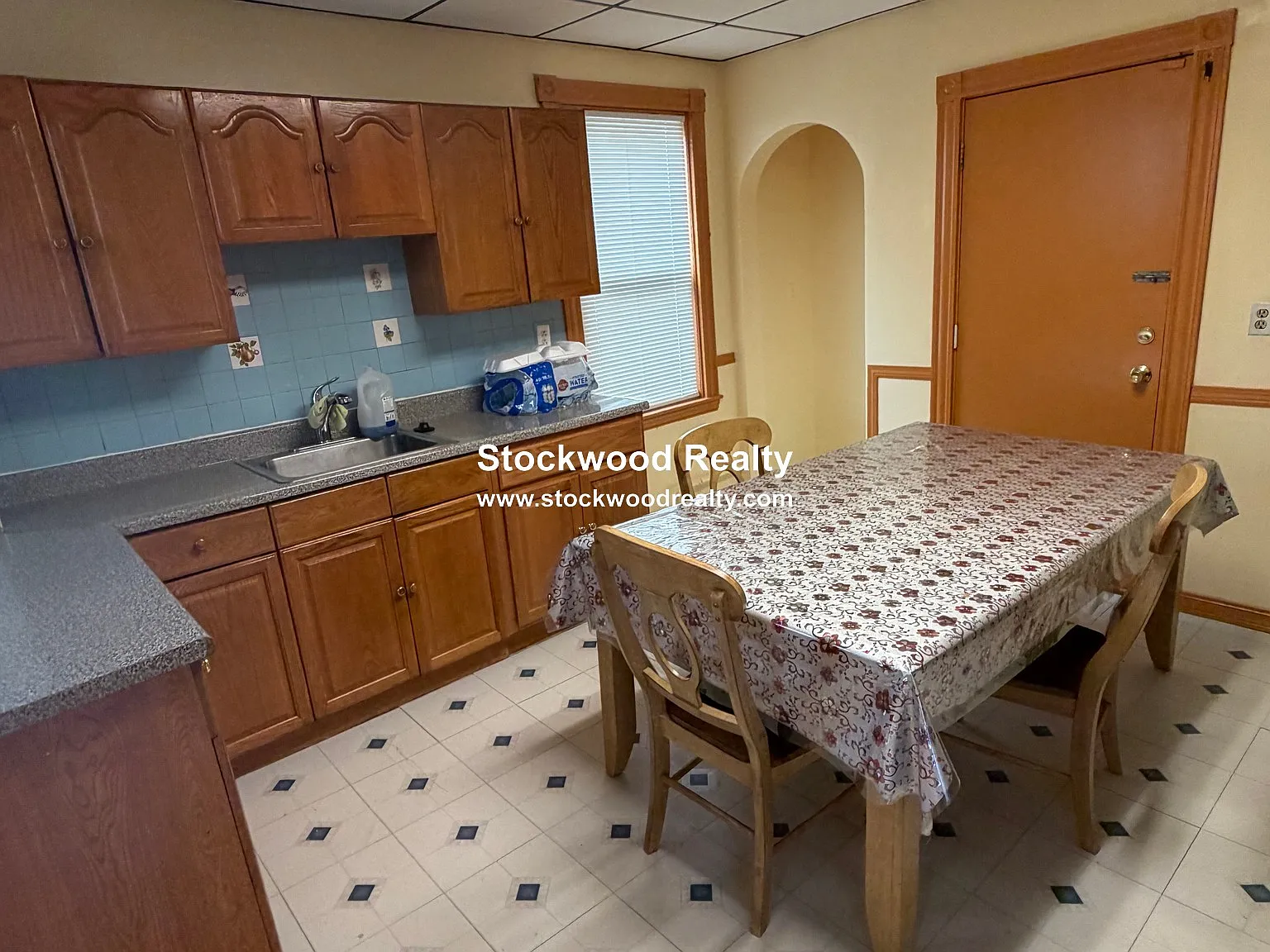 4 bed, $3,000 — Photo 3