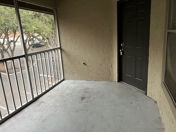 Screen front porch